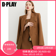 dplay2022年秋简约气质定制,经典戗驳领，立体宽肩垫，定制喷