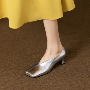欧美走秀款女鞋全真皮，方头设计感中跟单鞋，小众2024春夏银色鞋