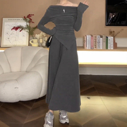 一字肩灰色长袖连衣裙子2024女春秋法式设计感小众修身裙套装