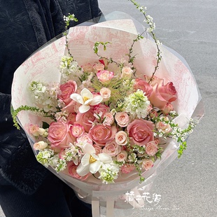重庆鲜花同城速递花店，配送上门玫瑰康乃馨芍药花束，生日送妈妈朋友
