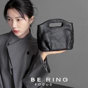 美式小众复古手拎包女士新款上班通勤百搭高质感软皮大容量斜挎包