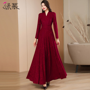 酒红色连衣裙高级感2024春装长袖高端气质修身显瘦超长裙