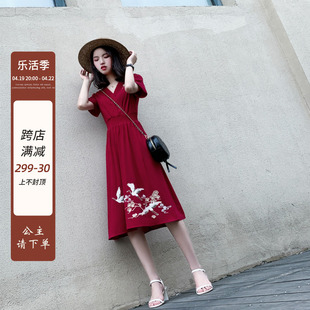 红色刺绣V领连衣裙女夏2024法式复古雪纺长裙收腰显瘦气质裙