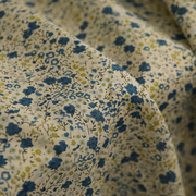 日本进口轻薄款米黄色，底小碎花印花纯棉衬衫面料设计师连衣裙布料