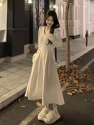 三彩法式白色针织长袖连衣裙女秋冬季配大衣内搭高级感打底毛衣长