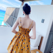 小个子沙滩裙女夏季小黄裙，三亚海边度假连衣裙，显瘦吊带短裙露背裙