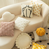 奶油风白色小雏菊飘窗抱枕，沙发客厅线条，简约靠垫毛绒靠枕床头靠背