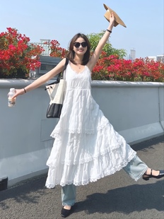 白色吊带蕾丝蛋糕连衣裙女2023夏装性感纯欲法式小个子女生裙子