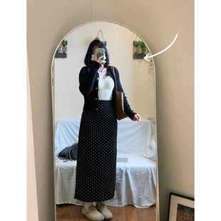 微胖女生韩系温柔风套装春季黑色针织开衫搭配波点半身裙流行套装
