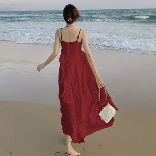 海边红裙旅游沙漠穿搭吊带，连衣裙适合大理洱海拍照的红色沙滩裙女