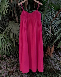 玫红色度假风吊带连衣裙 超美多巴胺海边拍照沙滩长裙