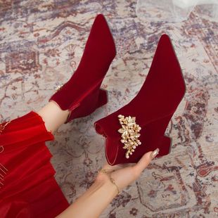 女靴子婚靴加绒冬季中式2023高结婚(高结婚)新娘，!婚鞋女秋冬季跟红色