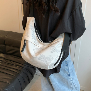 饺子包斜挎包女2025新款大容量包包休闲运动设计感夏天通勤帆布包