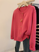 秋季设计感金属扣玫红色，针织毛衣开衫法式小香风，女士外套上衣