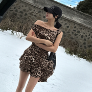 韩国女装2024春季时尚潮款经典豹纹图案V领无袖连衣短裙