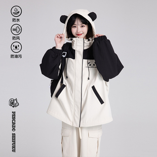 咸鱼衣橱软壳三防，可爱熊猫冲锋衣女2024甜美小个子连帽外套