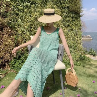海边度假沙滩长裙高级感小清新茶歇法式绿色，冰丝针织吊带连衣裙夏