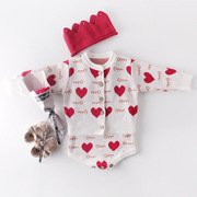ins2024婴幼儿0-2岁女宝宝套装爱心外套+背带连体哈衣爬服两件套