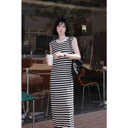 nanastore黑白条纹连衣裙子女装，2024秋无袖，显瘦直筒长裙秋装