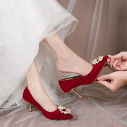 酒红色婚鞋红秀禾2024年夏季细跟绒面高跟鞋女结婚中式新娘鞋