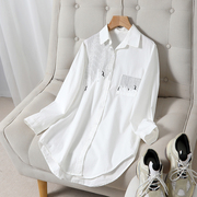 个性刺绣纯棉中长款白衬衫女秋季宽松打底衬衣，减龄设计感休闲上衣