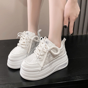 厚底板鞋女学院风秋季8cm小白鞋系带，皮面松糕休闲运动鞋