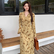 韩国chic秋季复古气质，v领一片式系带，收腰显瘦长袖碎花裙连衣裙女