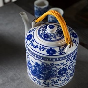 景德镇瓷器茶壶陶瓷大容量凉水壶，大号青花瓷冷水壶提梁泡茶壶家用