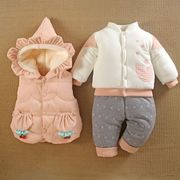 0一1岁女宝宝秋冬装分体，款婴儿服袄外出外套，童加厚棉衣三件套装季
