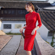 红色旗袍冬季外嫁女回娘家礼服，改良钉珠长款中国红礼仪走秀演出服