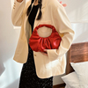 韩国流行云朵包红色(包红色)褶皱伴娘包包，女2024高级感女士手拎包