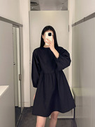 极简COS风休闲版型A字罩衫式缩褶露背黑色裙子24春新通勤女连衣裙