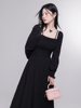 黑色连衣裙2024法式复古赫本风，方领设计感小众超好看小黑裙女