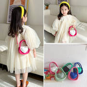 女童时尚爱心包韩版儿童斜挎包网红洋气公主宝宝手提包包背包