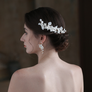 o597欧美优雅陶瓷花朵新娘头饰，白色超仙婚礼造型发梳耳夹套装发饰