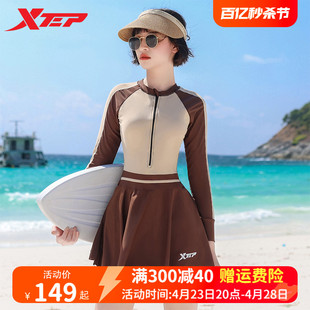 特步泳衣女士2024年保守时尚遮肚韩国学生显瘦长袖度假连体裙