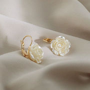 法式珍珠山茶花耳饰女夏天白色花朵耳环高级感轻奢耳钉设计感耳坠