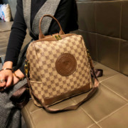 香港品牌背包女士双肩包2022大容量真皮旅行包时尚通勤书包潮