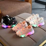 儿童发光鞋2023韩版运动鞋，弹力布塑胶亮片led发光鞋运动鞋潮