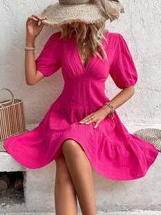 小个子甜美夏季深v领纯色，修身玫红色a字中袖连衣裙娃娃裙女dress