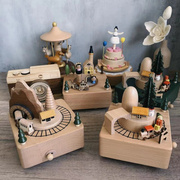 手工木质旋转音乐盒，创意圣诞礼物桌面摆件，工艺品木质八音盒