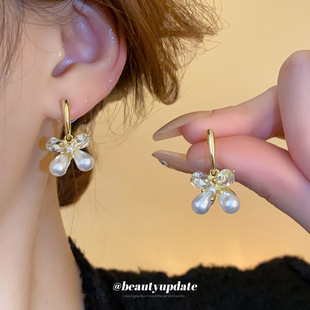 银针镶钻珍珠花朵耳环韩国ins风轻奢，耳钉时尚高级感气质耳饰