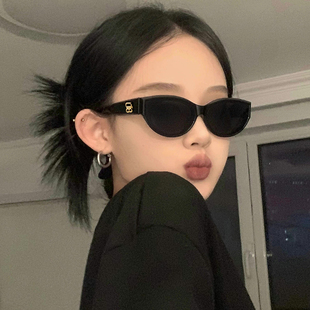 个性黑色窄框墨镜女科技感配饰太阳镜高级感欧美时尚网红眼镜拍照