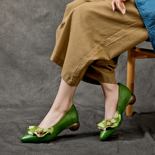 春季真皮女鞋绿色民族风花朵文艺浅口单鞋舒适百搭中跟四季鞋