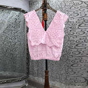 初溯2023年夏季欧货女装雕花镂空低V领无袖背心粉色衬衫上衣
