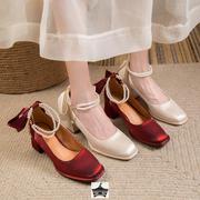 粗跟红色高跟鞋婚鞋小众，设计感一字带玛丽珍配礼服蝴蝶结方头单鞋