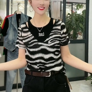 夏季韩版显瘦休闲假两件露肩，t恤衫设计感小众修身型镂空短袖上衣