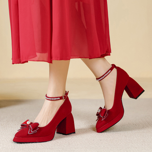 法式尖头珍珠高跟鞋粗跟大红色中式秀禾新娘婚鞋一字带蝴蝶结单鞋