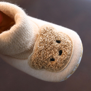 0一1岁婴儿冬鞋保暖棉鞋，冬季软底加绒加厚不掉袜鞋秋冬天防掉鞋子