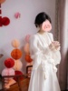 新中式晨袍女新娘敬酒服订婚礼服，高端轻奢v领白色仙气收腰连衣裙